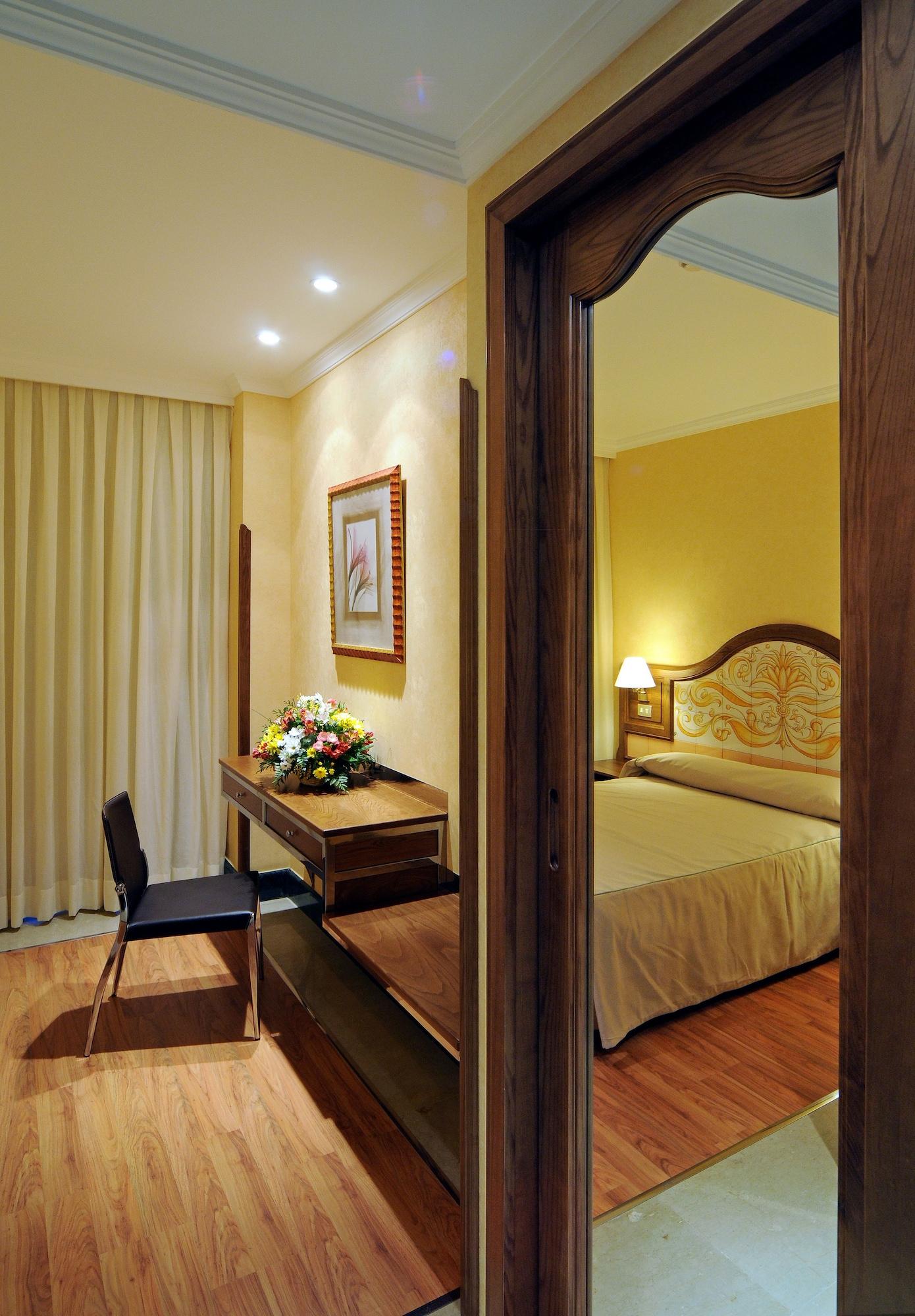 Hotel Julia Мадрид Экстерьер фото