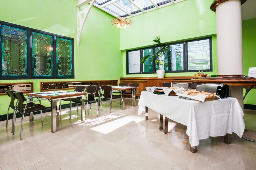 Hotel Julia Мадрид Экстерьер фото