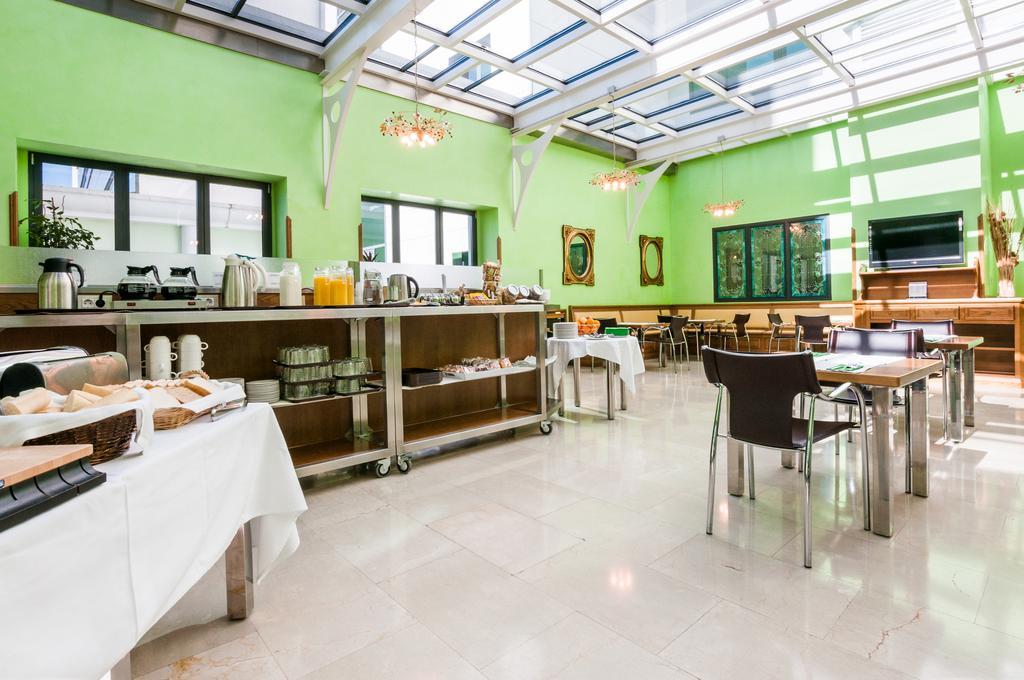 Hotel Julia Мадрид Экстерьер фото