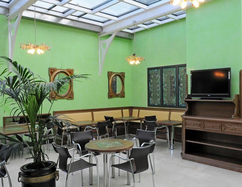 Hotel Julia Мадрид Экстерьер фото